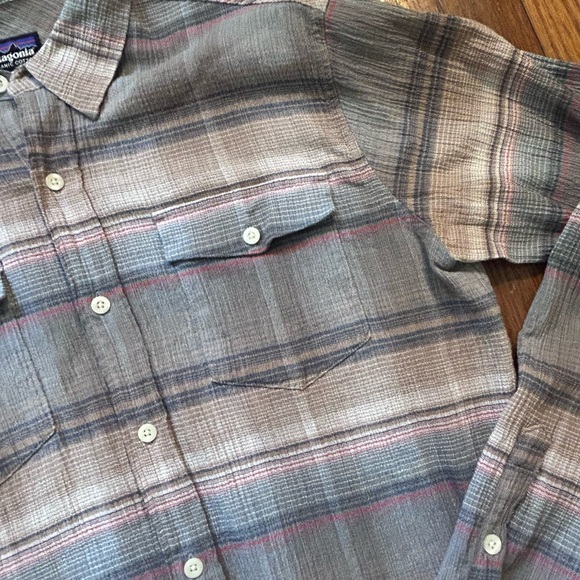Patagonia | Men’s Plaid Organic Cotton Long Sleeve Button Down - Picture 6 of 9